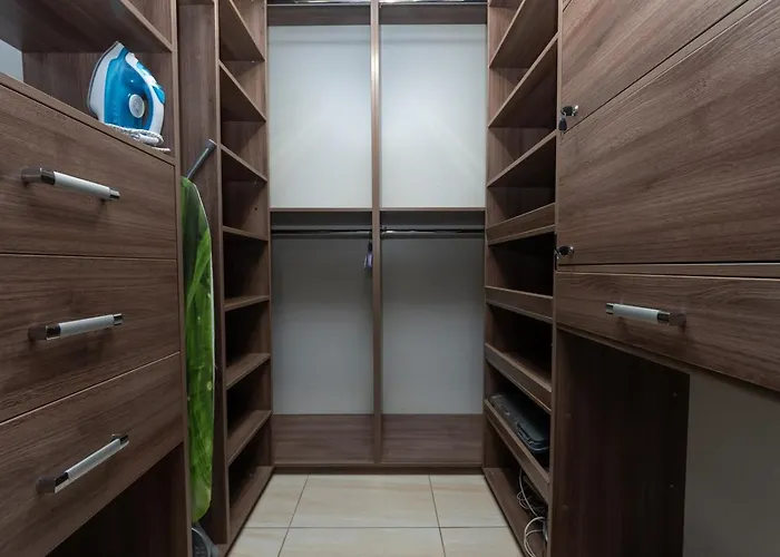Apartment On Akhmatovoyi 32/18