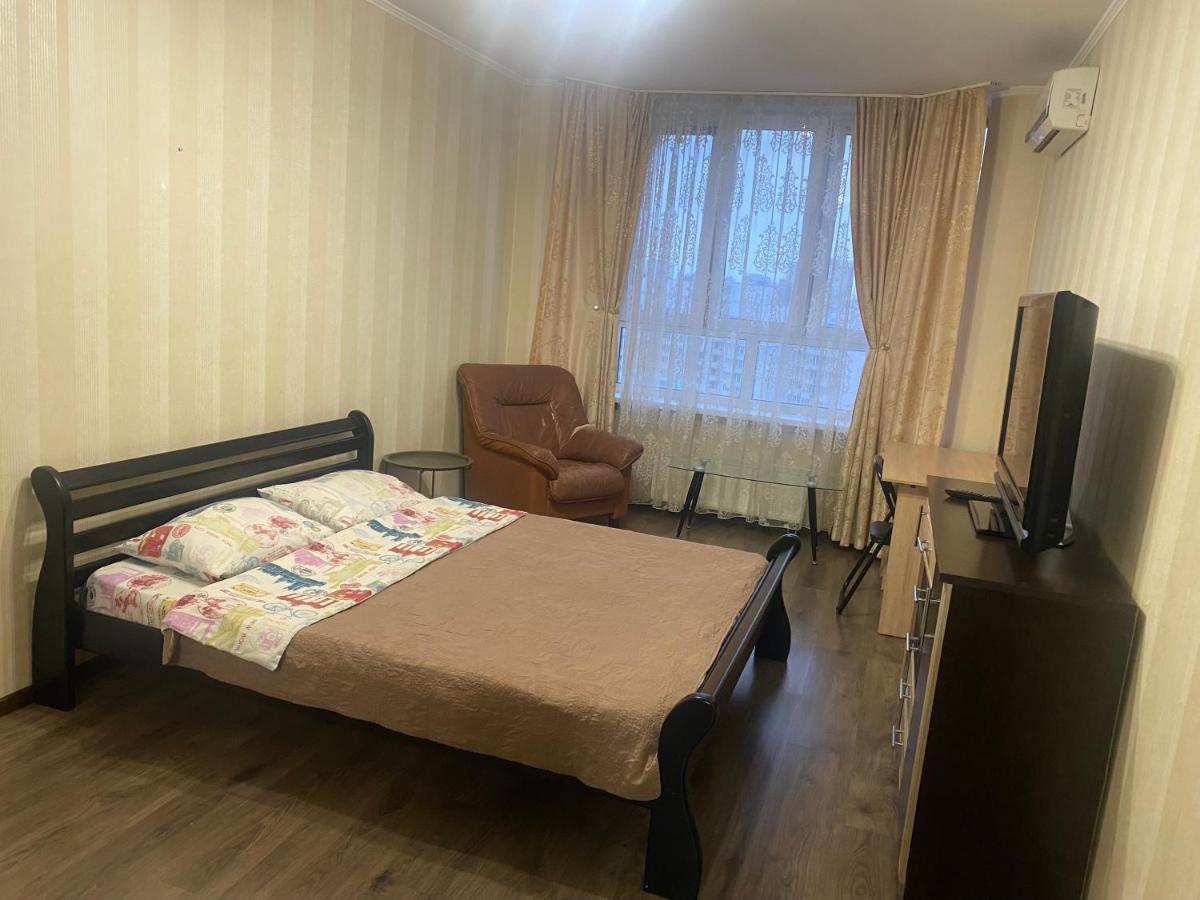 On Akhmatovoyi 32/18 Апартаменты Киев
