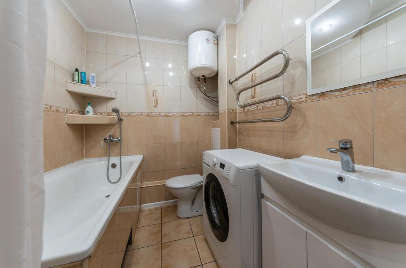 On Akhmatovoyi 32/18 Apartment Kyiv