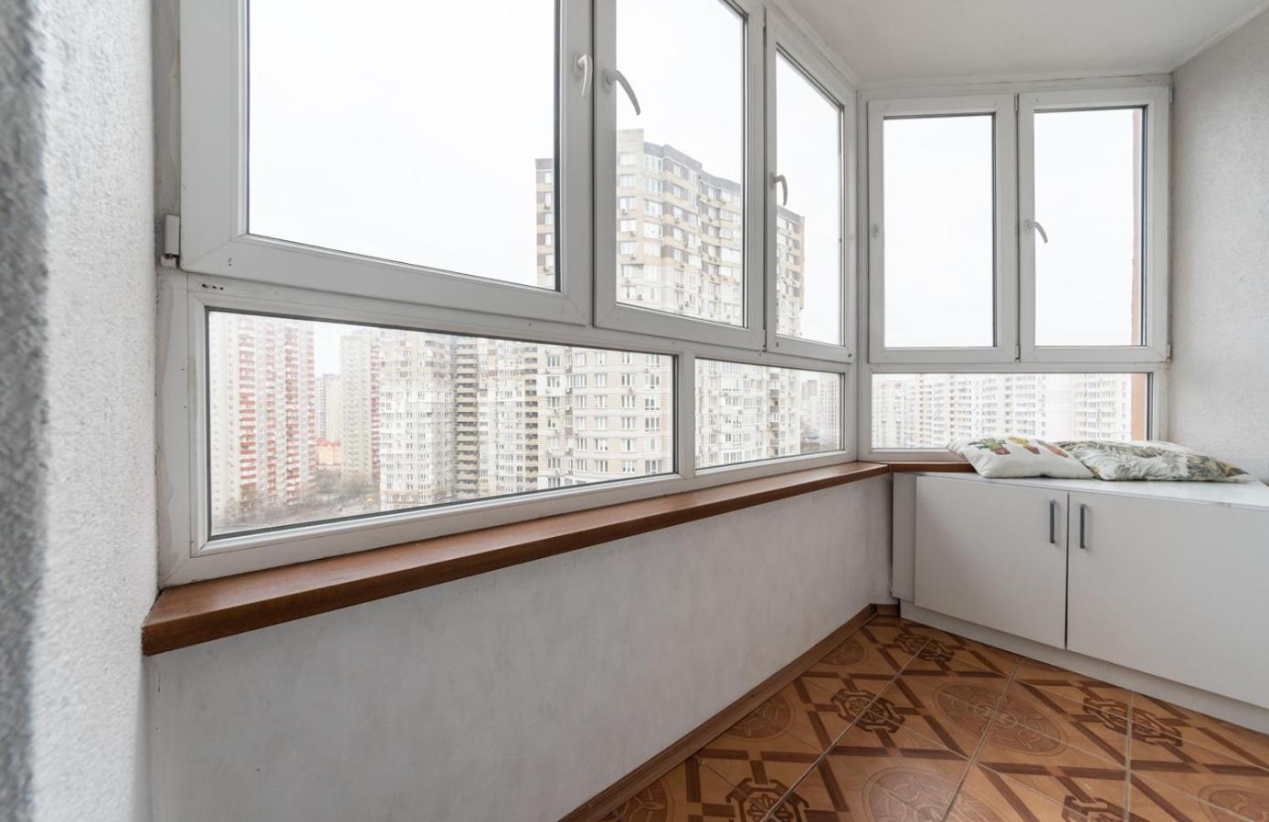 On Akhmatovoyi 32/18 Apartment *