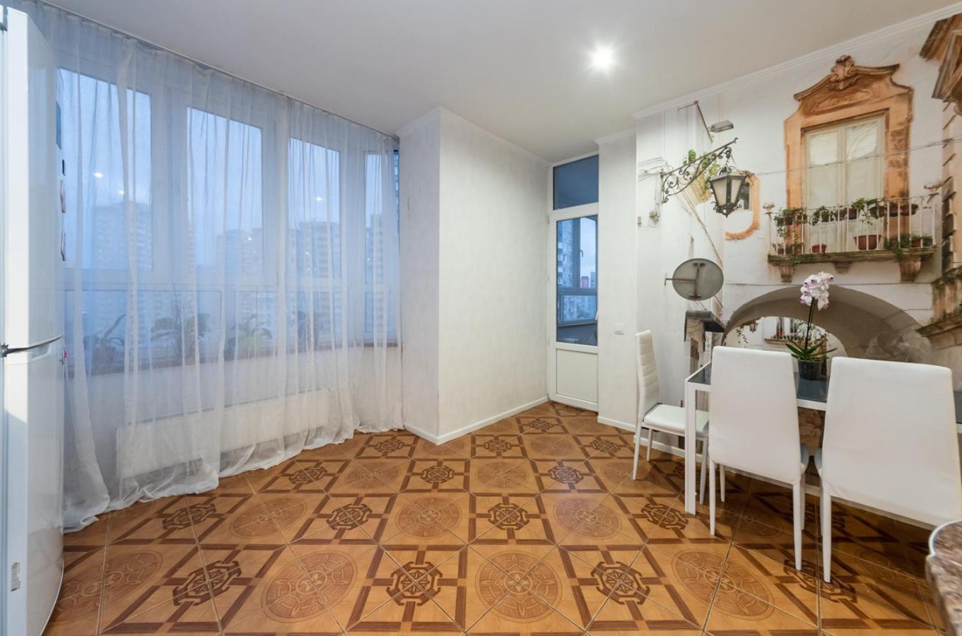 On Akhmatovoyi 32/18 Apartment