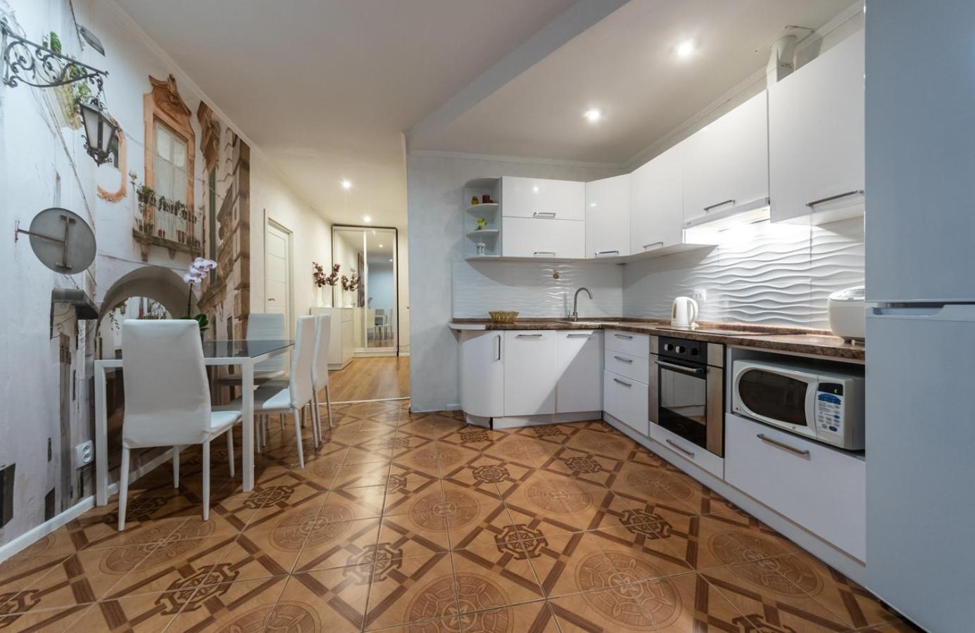 Apartment On Akhmatovoyi 32/18