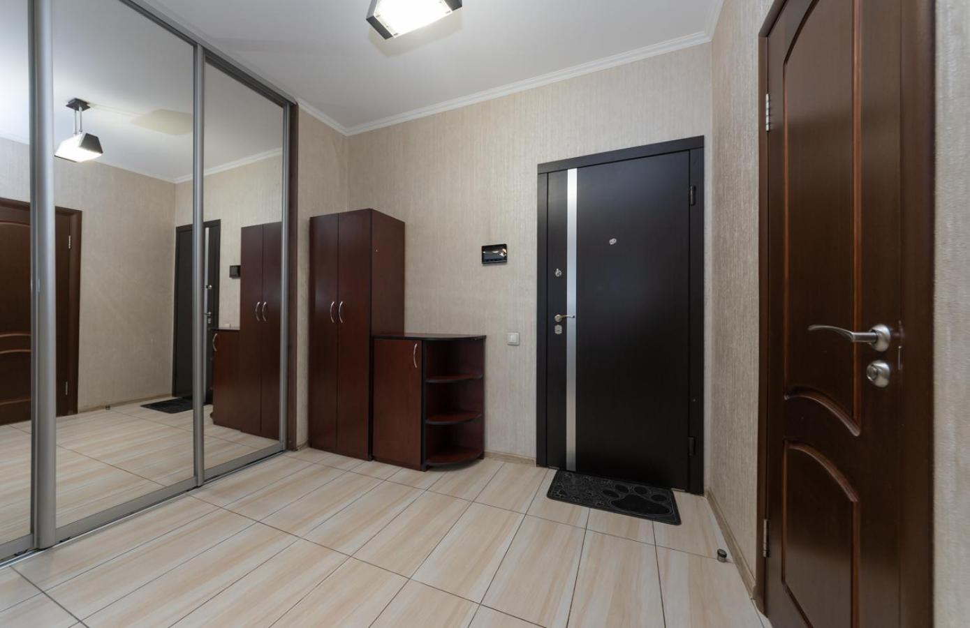 On Akhmatovoyi 32/18 Apartment *